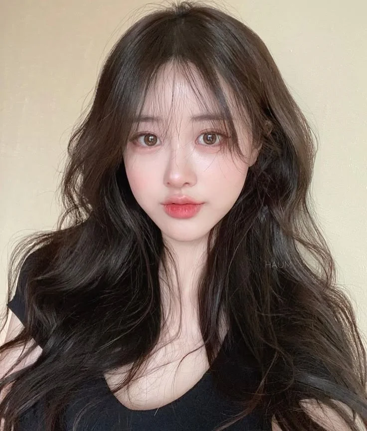 10 Best Long Hair with Bangs Styles for Different Face Shapes (2026 Guide)